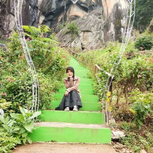 Oom Komariyah profile icon