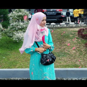 Risky Putri profile icon
