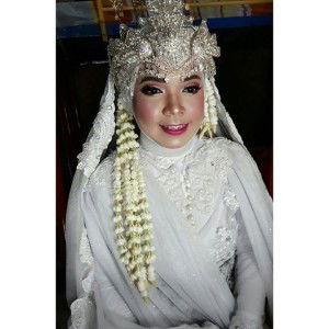 Dwi Yulyanti Ardethu profile icon