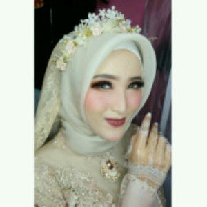 R Y L A profile icon