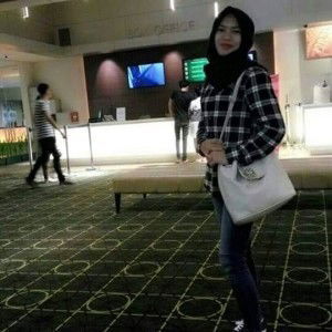 Rina Rizqiqi profile icon