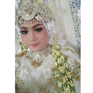 Nur Ainiie profile icon