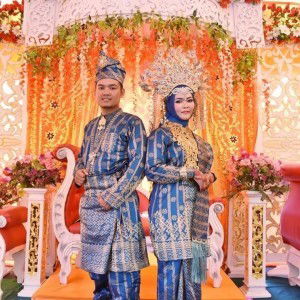 Heni Yulianti profile icon