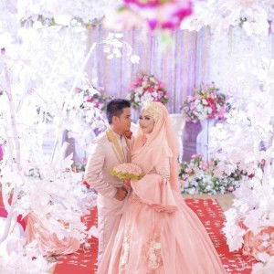 Dina Khairunnisa profile icon