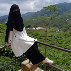 LAILATUL AINI ツ profile icon