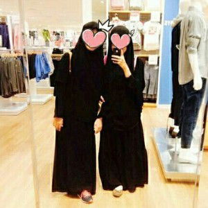 لنى عزة profile icon