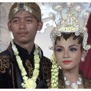 Dewi lestari profile icon