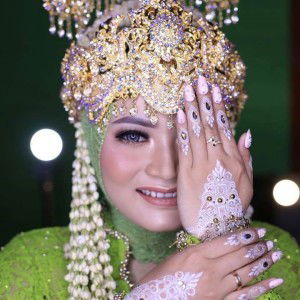 Indah Ayu profile icon