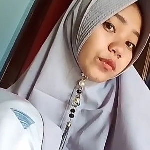 dewi agustin profile icon