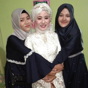 ZurLina Sari profile icon