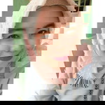 Evi Oktaviani profile icon