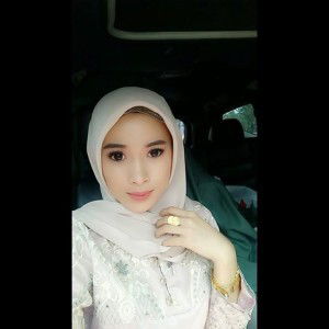 Dewi Ratna Sari profile icon