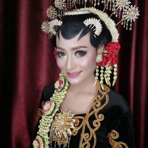 Elly Nurbuatin profile icon