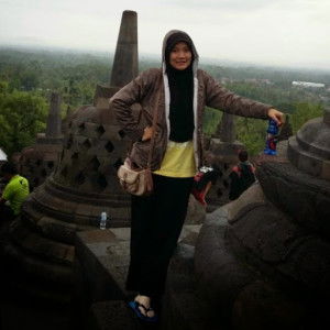 Apriyanti whitelight profile icon