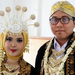 Nophi 'iphon' Tsaniyah profile icon