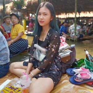 จื่อ เดือน นั้นน่ะ profile icon