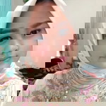 Khenia putri profile icon