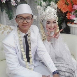 Santika Yulia Nuraeni profile icon