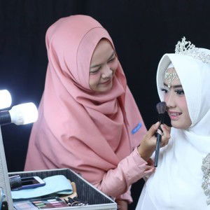 Ayu Lisnawati profile icon