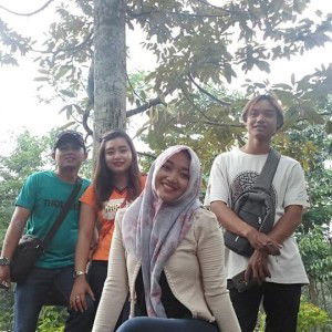 Elly Tri Wahyuni profile icon