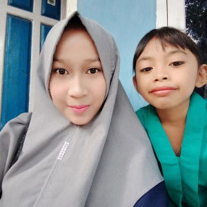 Lia Aprilani profile icon