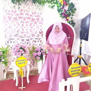 Eka Larassaty profile icon