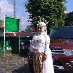 Heni Sri Wulandari profile icon