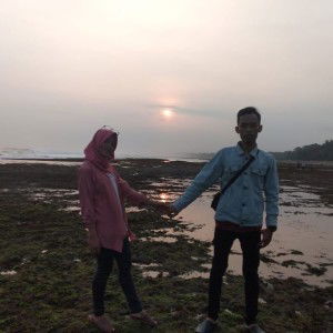 R Lisnasari profile icon