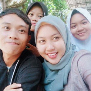 Mely Istiani profile icon