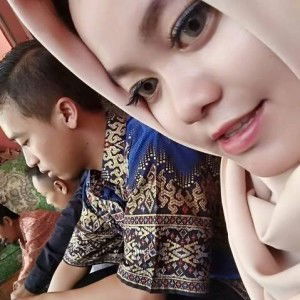 Rezzy Kristianti profile icon