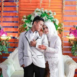 Ayu Lestari profile icon