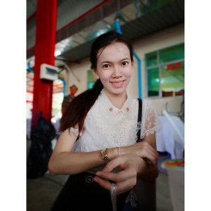 พลอย ใส' profile icon