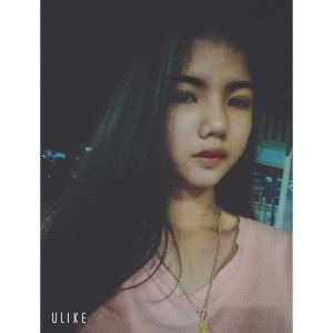 นั่งยิ้ม อยู่ริมบึง. profile icon