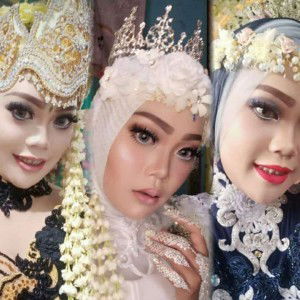 Dewi Agustiani profile icon