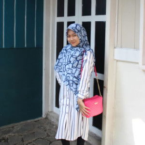 young wife profile icon