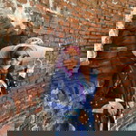 Astari Tari profile icon