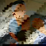 Adek Apriani profile icon