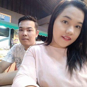 Laras Monika profile icon