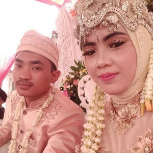 Eni Lestari profile icon