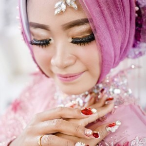 Putri Suhardiningsih profile icon