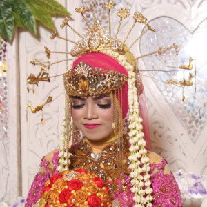 dewi Cahyaningsih profile icon
