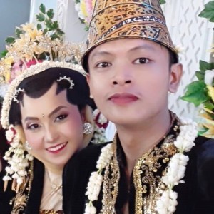 Siti Putri Bomantara profile icon