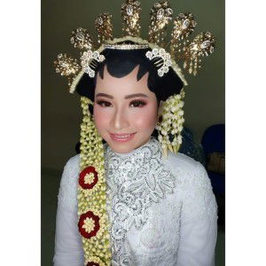 Dini Apriliaa profile icon