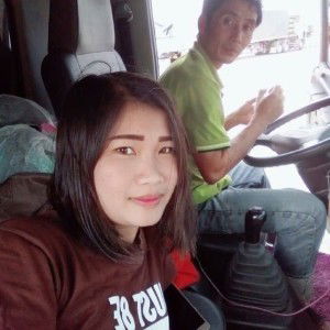 หยดน้ำที่เคลื่อนไหว ก้เหมือนสายน้ำที่อยุ่บนใบหน้า profile icon