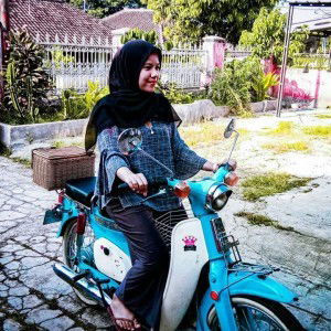 indah leztary profile icon