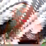 desi hanifah profile icon