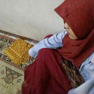 Rini Listya profile icon