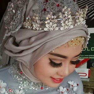 Revie Nur profile icon