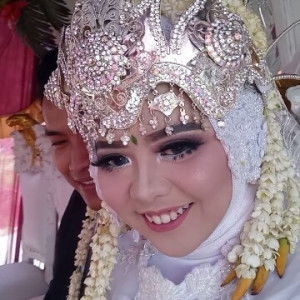Ayu Sulistiawati profile icon