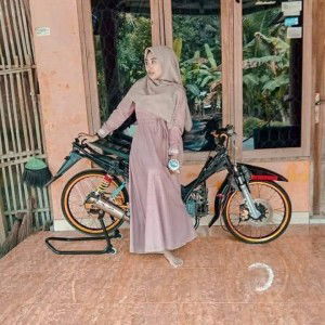 Putri Emilya Sari profile icon